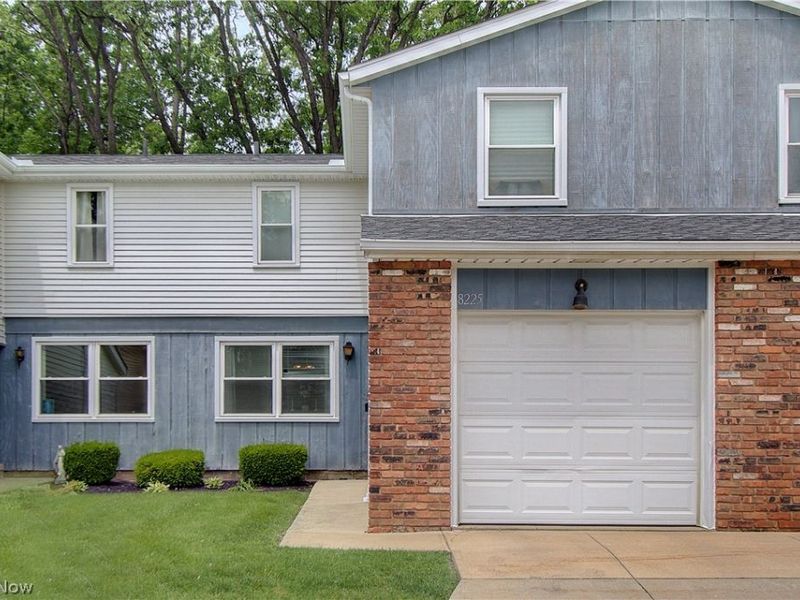 8225 Lancaster Drive, Mentor, OH 44060 Photo 1