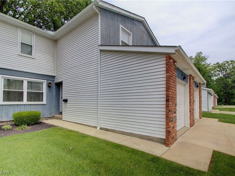 8225 Lancaster Drive, Mentor, OH 44060 Photo 2