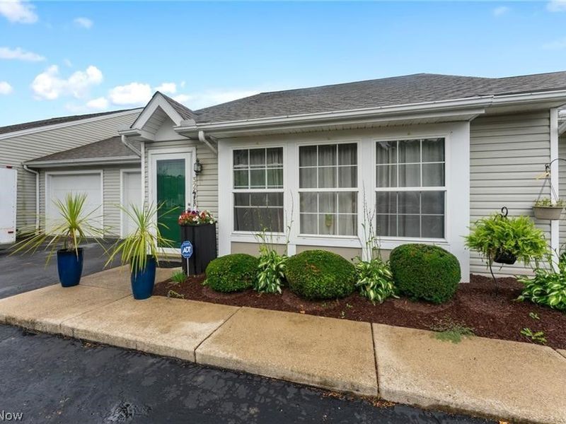 3262 Pheasant Run Road, Unit B, Cortland, OH 44410 Photo 2