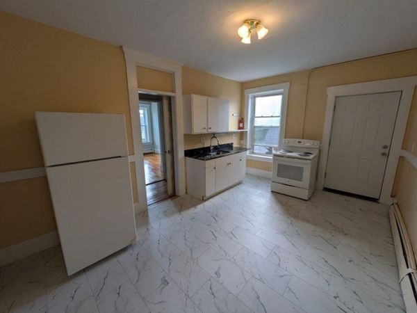 787 Dwight St, Unit 3C, Holyoke, MA 01040