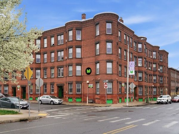 194 Lyman St, Unit 3rd FL #15, Holyoke, MA 01040