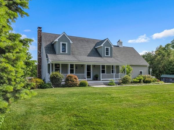 94 Hartford Ave W, Mendon, MA 01756