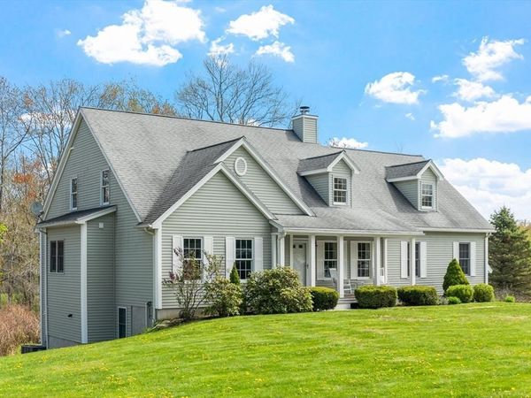 2 Laury Ln, Littleton, MA 01460