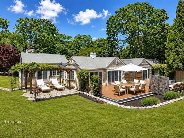 17 Oakdale Dr, Edgartown, MA 02539