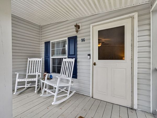 96 Songbird Ln, Tiverton, RI 02878