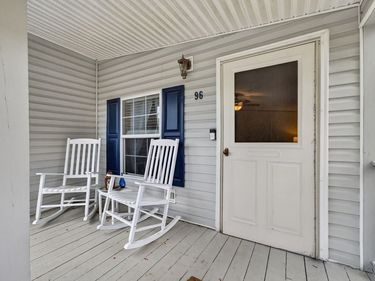 96 Songbird Ln, Tiverton, RI 02878