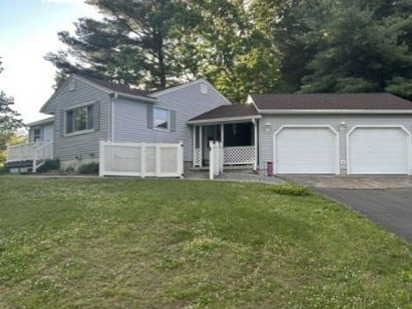 1 Red Oak Dr, Southwick, MA 01077