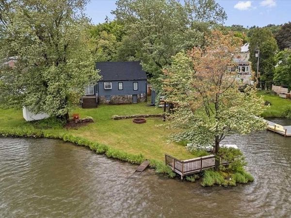 522 Grove, Worcester, MA 01605