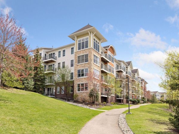 3110 N Chestnut Street, Unit 211, Chaska, MN 55318