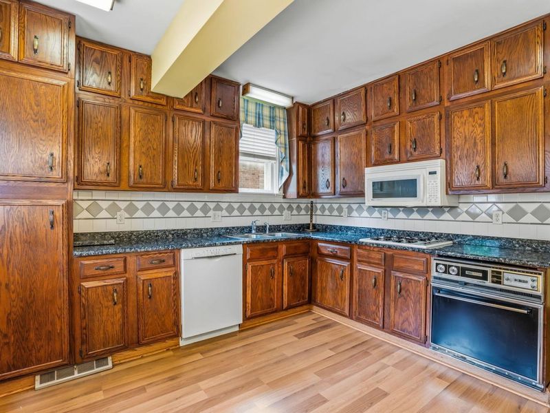 76 N Cassady Avenue , Columbus, OH 43209 Photo 14