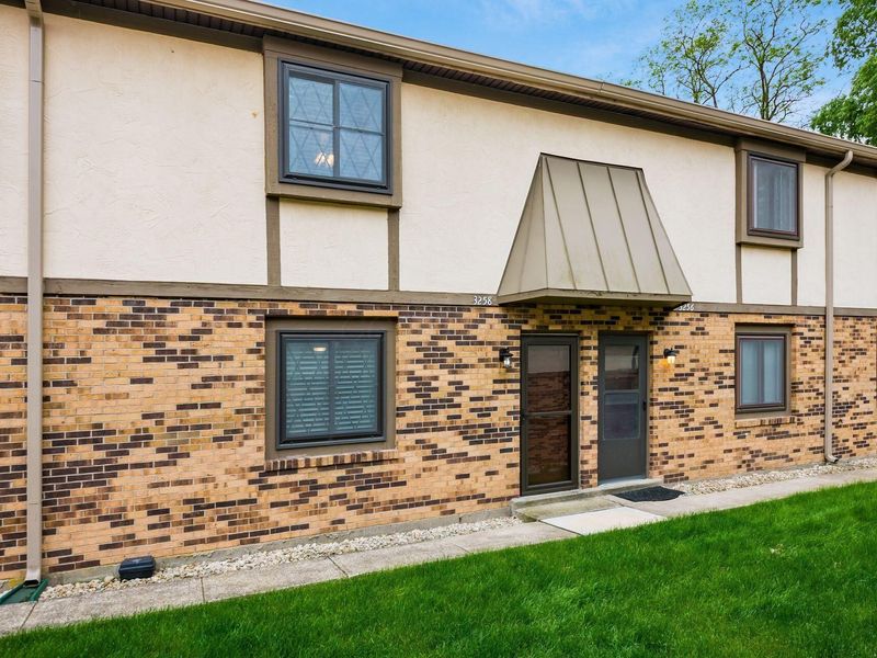 3258 Summerdale Lane, Unit 41, Columbus, OH 43221 Photo 2