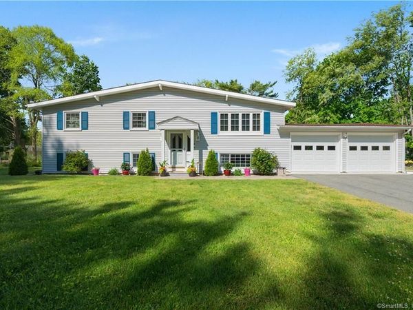 10 London , Old Saybrook, CT 06475