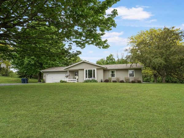 S56W23550 Maplewood TERRACE, Waukesha, WI 53189