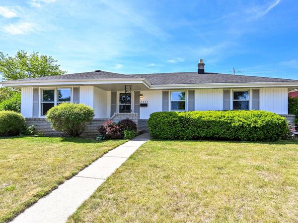 2637 E Henry AVENUE, Cudahy, WI 53110