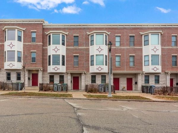 208 E Reservoir AVENUE, Milwaukee, WI 53212