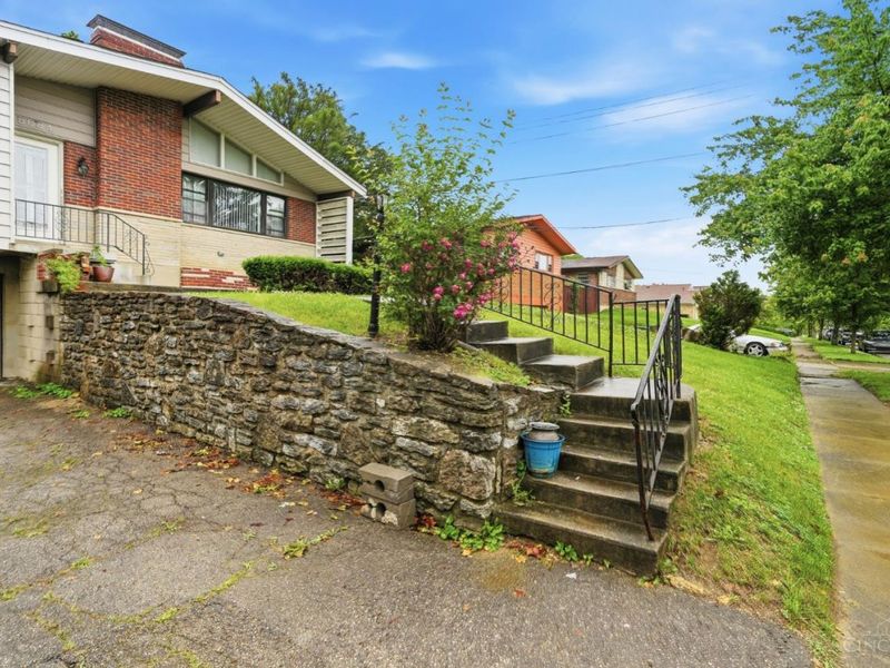 8084 Stillwell Road, Cincinnati, OH 45237 Photo 3