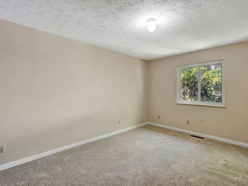 1028 E Crescentville Road, West Chester, OH 45246 Photo 23