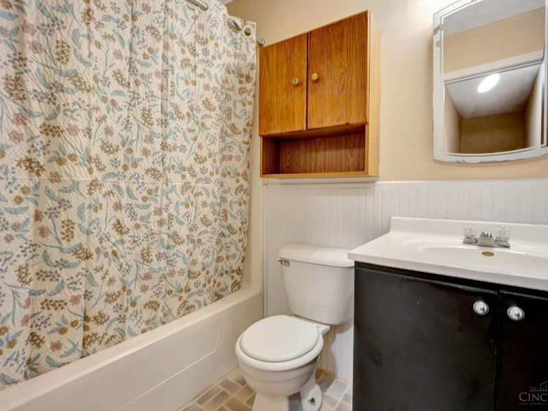 1028 E Crescentville Road, West Chester, OH 45246 Photo 9
