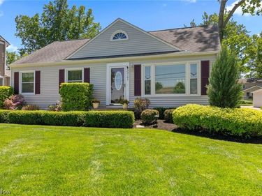 33161 Lake Road , Avon Lake, OH 44012