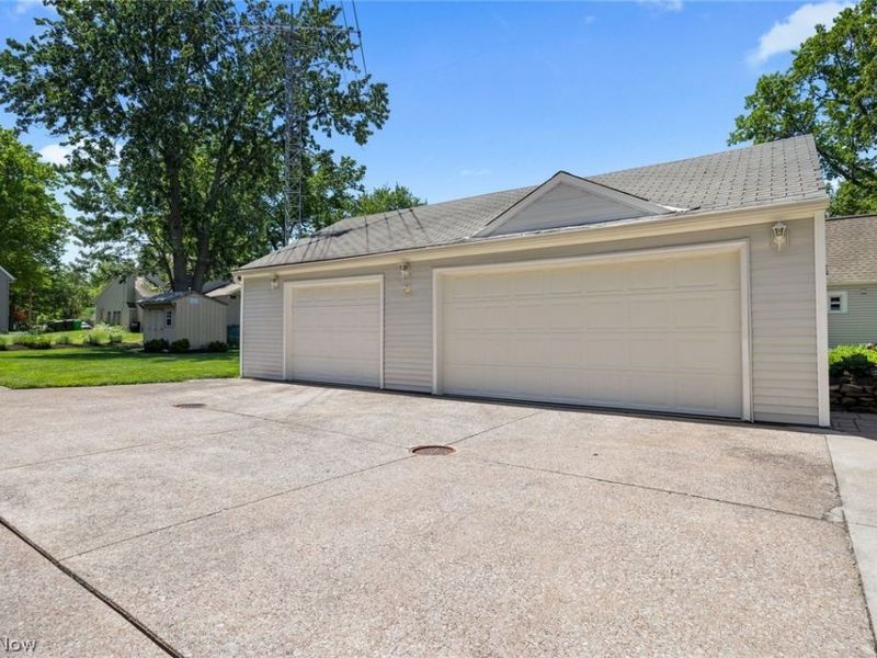 33161 Lake Road, Avon Lake, OH 44012 Photo 10