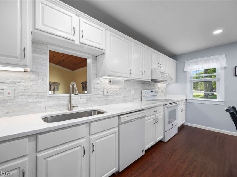 33161 Lake Road, Avon Lake, OH 44012 Photo 17