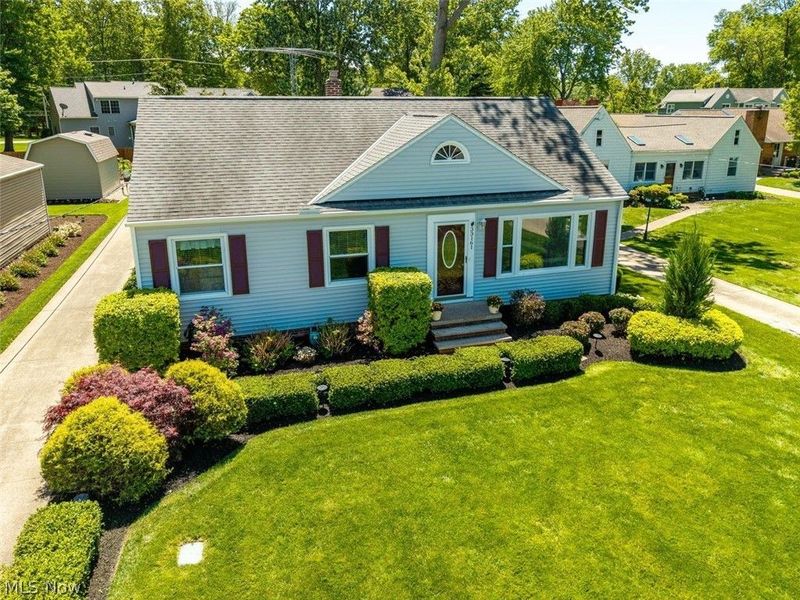 33161 Lake Road, Avon Lake, OH 44012 Photo 2