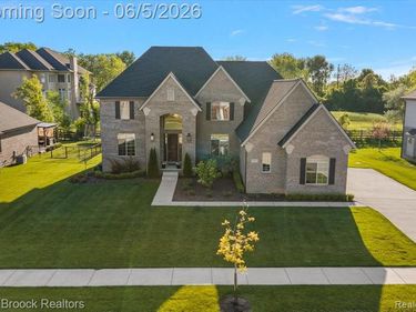 1942 Nottingham Drive, Rochester Hills, MI 48307