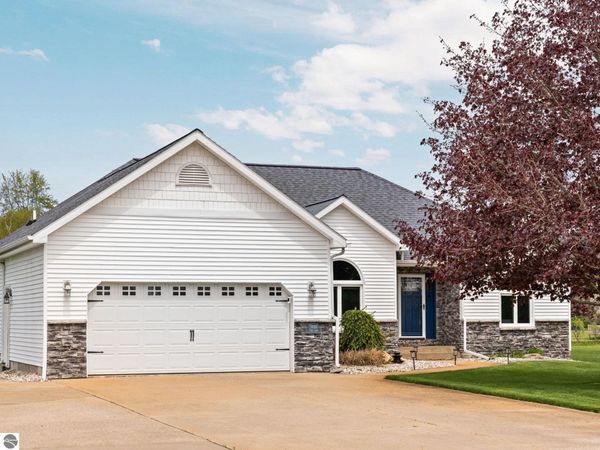 8480 Farm Lane, Cadillac, MI 49601