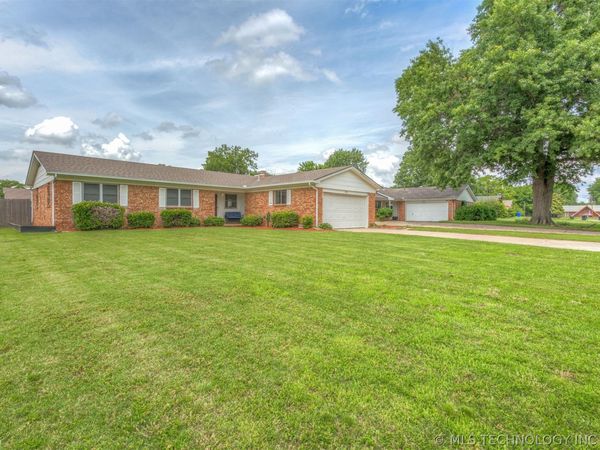 2416 S Hickory Avenue, Broken Arrow, OK 74012