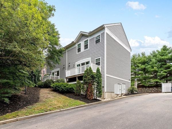 2 Ricciuti Dr, Unit 9, Quincy, MA 02169