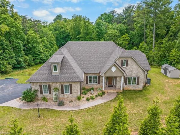 153 Woodridge Drive , Mount Airy, NC 27030