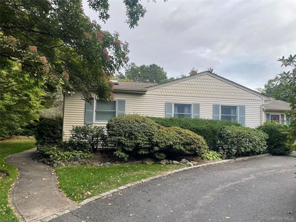 54 Old Brook Road , Dix Hills, NY 11746