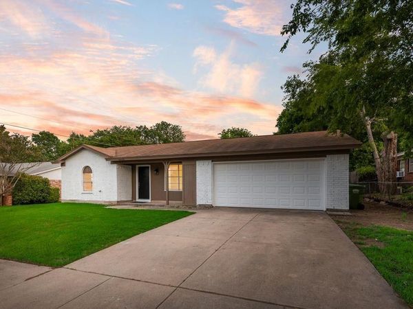 6048 Hillcrest Drive, Watauga, TX 76148