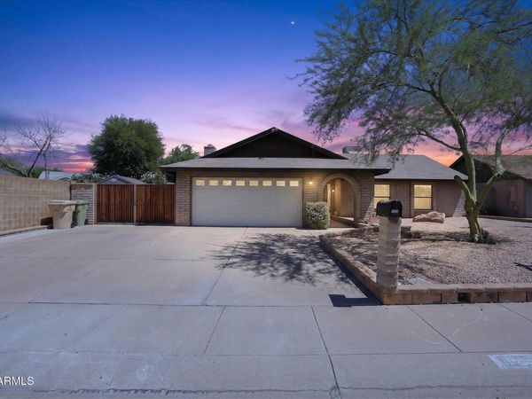 5220 W BEVERLY Lane, Glendale, AZ 85306