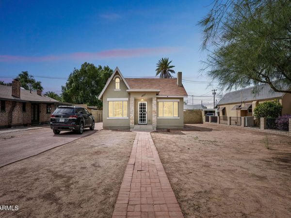 1627 E EARLL Drive, Phoenix, AZ 85016