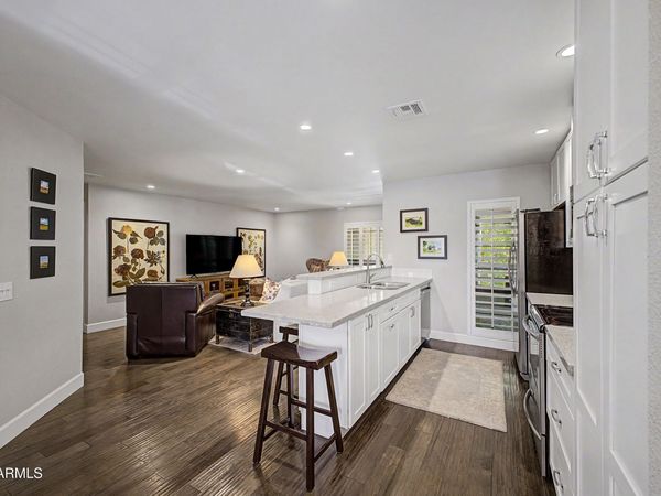 5221 N 24TH Street, Unit 206, Phoenix, AZ 85016