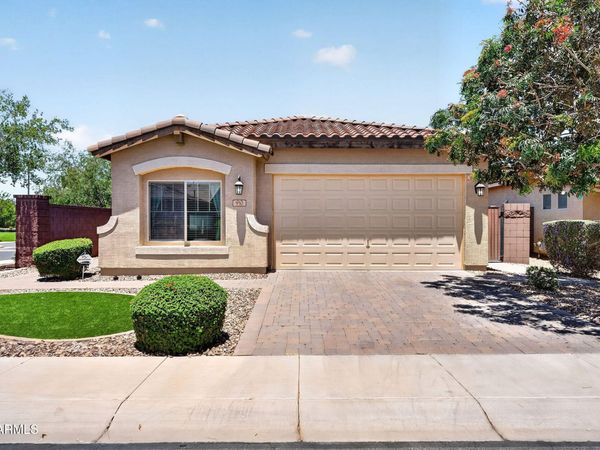 950 W SISSO TREE Avenue, San Tan Valley, AZ 85140