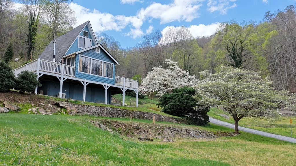 735 Fontana Heights, Fontana Dam, NC 28733 Main Photo