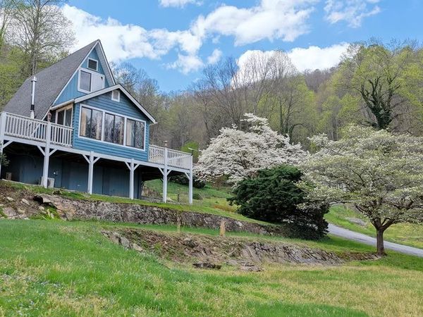 735 Fontana Heights, Fontana Dam, NC 28733