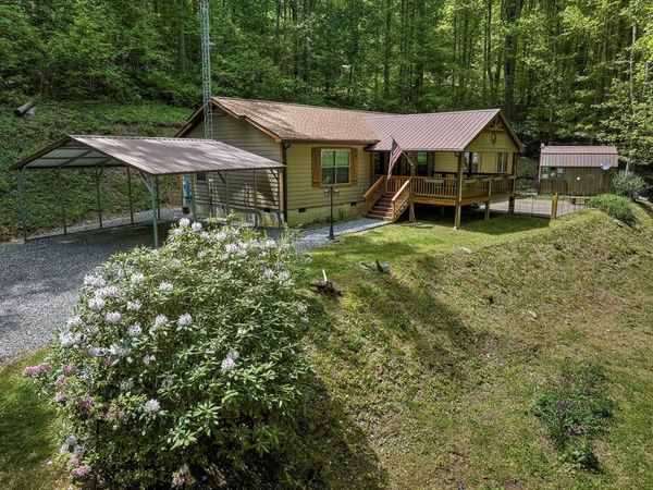 390 Camp Branch , Whittier, NC 28789