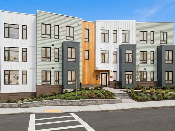 34 Oak Street, Unit 303, Boston, MA 02136