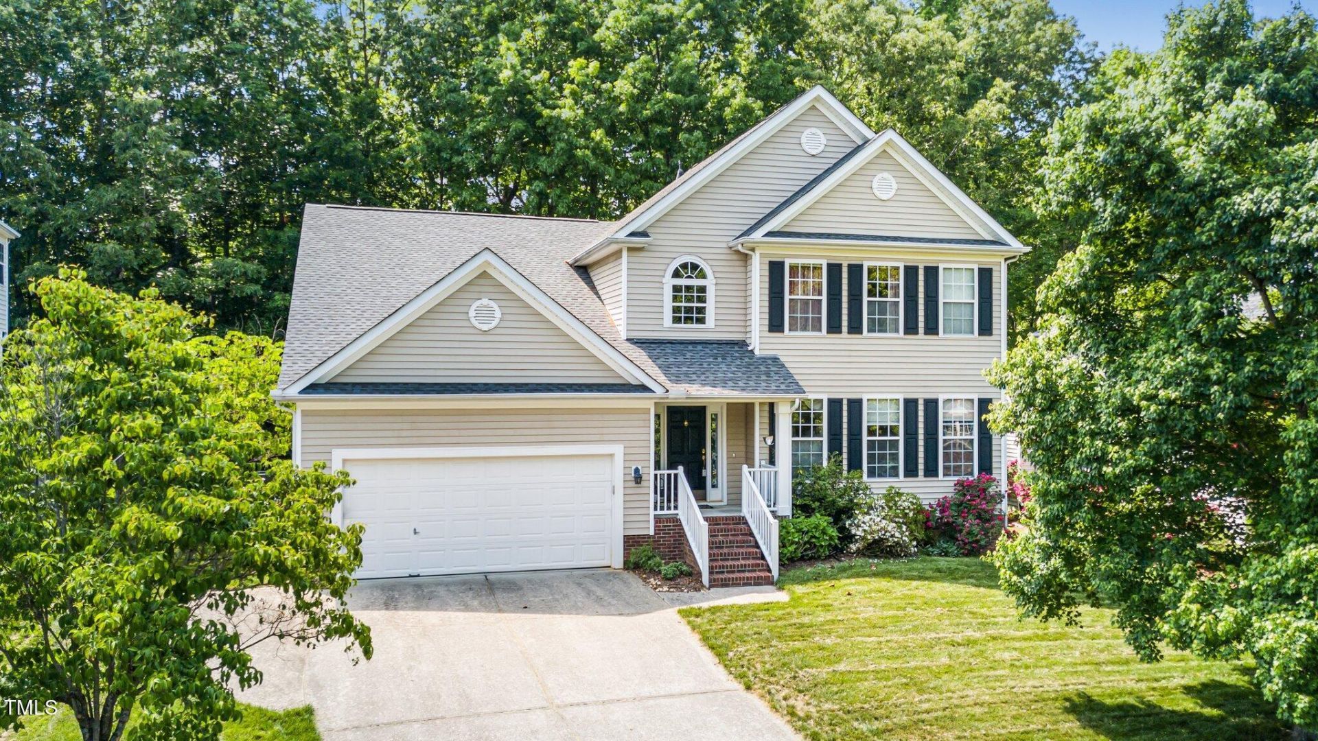 437 New Parkside Drive, Chapel Hill, NC 27516 Main Photo