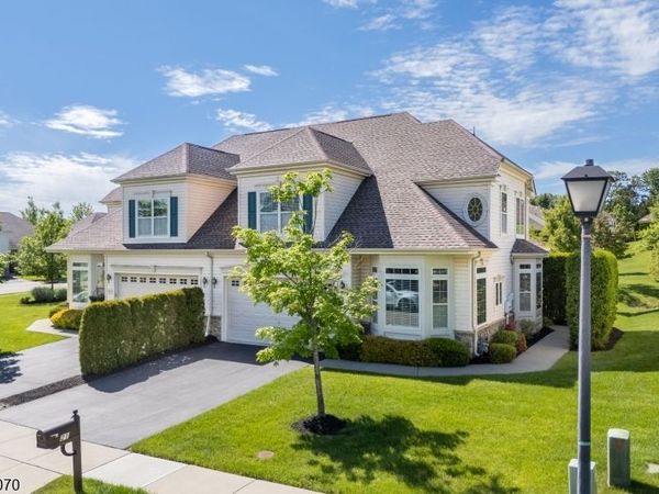 21 Sylvia St, Lopatcong, NJ 08865