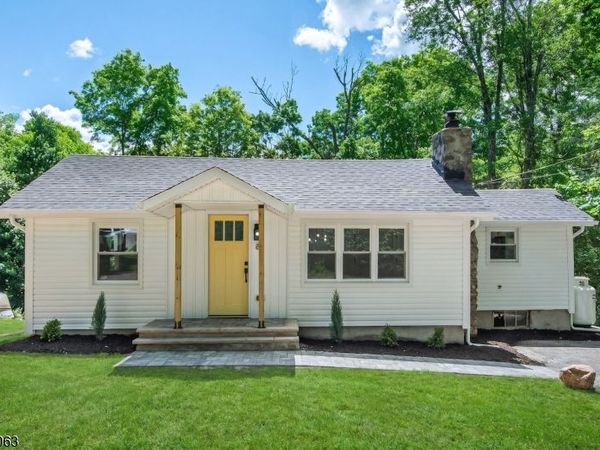 8 Shawondasee Rd, Vernon, NJ 07422
