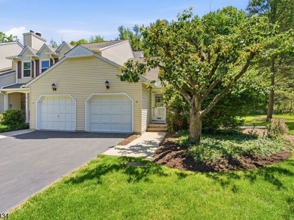 6 Carriage Ln, Sparta, NJ 07871