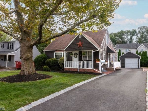 13 Sunset Dr, Clark, NJ 07066