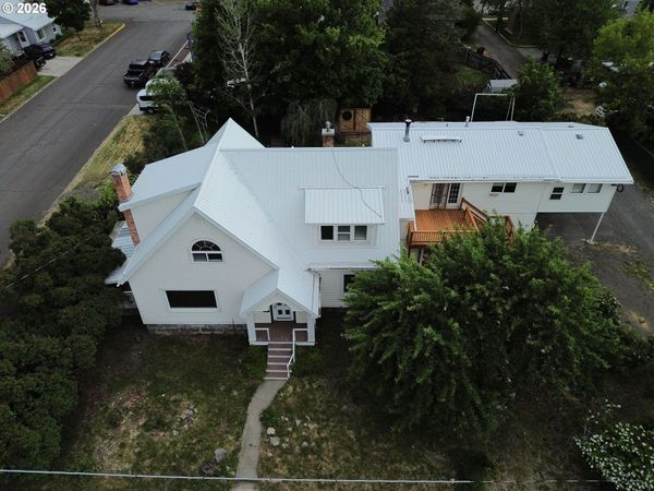 1002 3RD ST, La Grande, OR 97850
