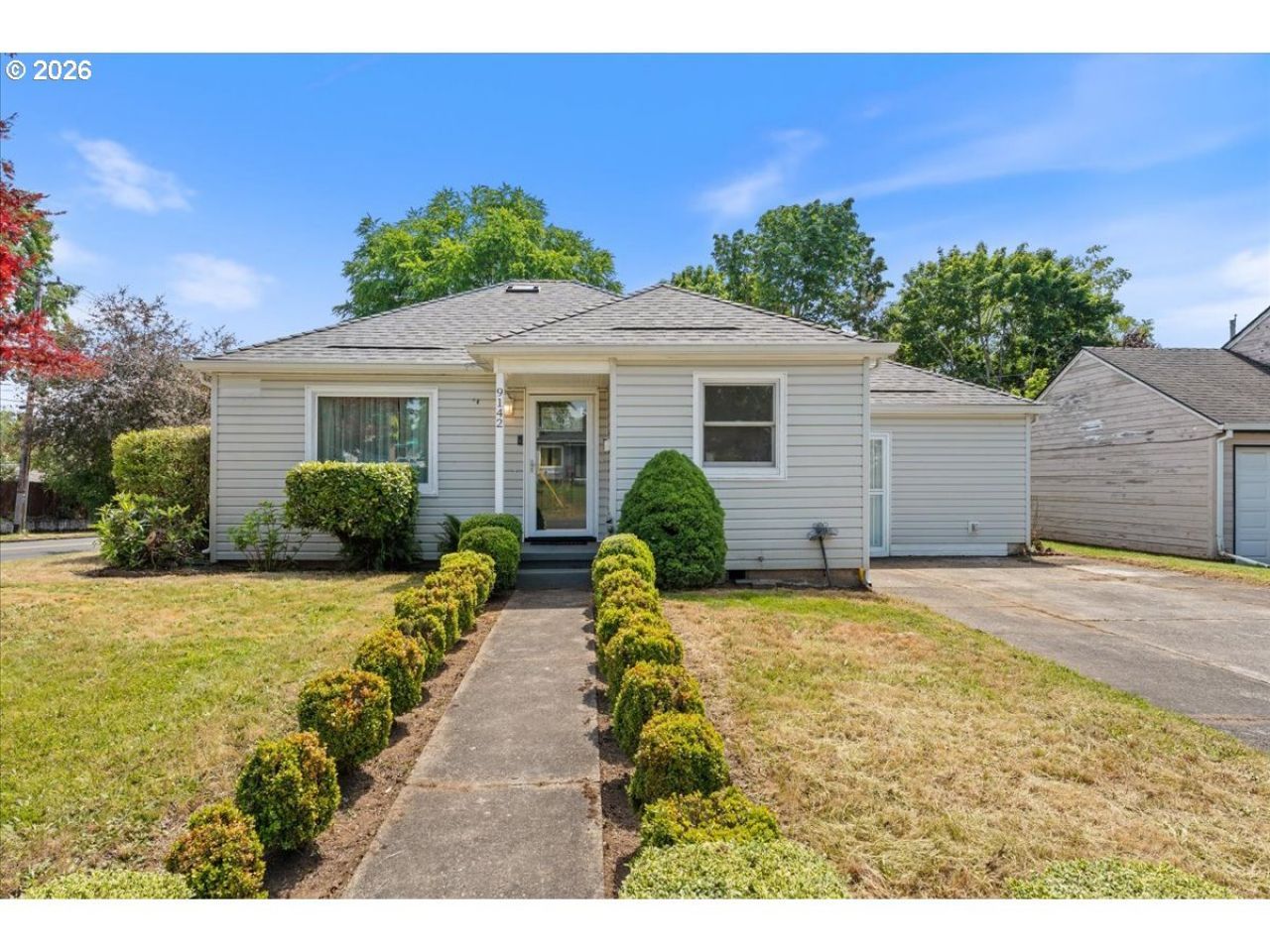 9142 SE Washington St, Portland, OR 97216 Main Photo