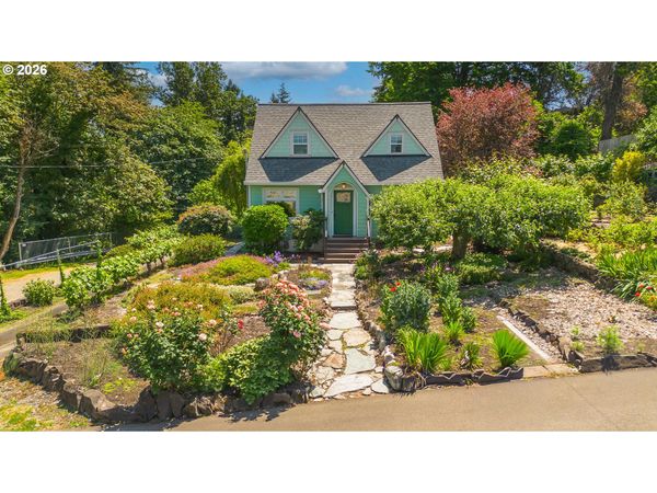 412 JACKSON ST, Oregon City, OR 97045