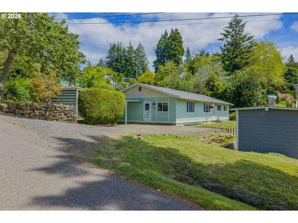 580 8TH AVE, Coos Bay, OR 97420